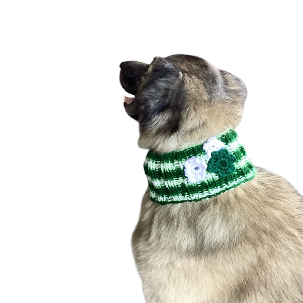 Dog Collar Cover Hand Crafted Green White Holiday Knit - Picture 3 of 10